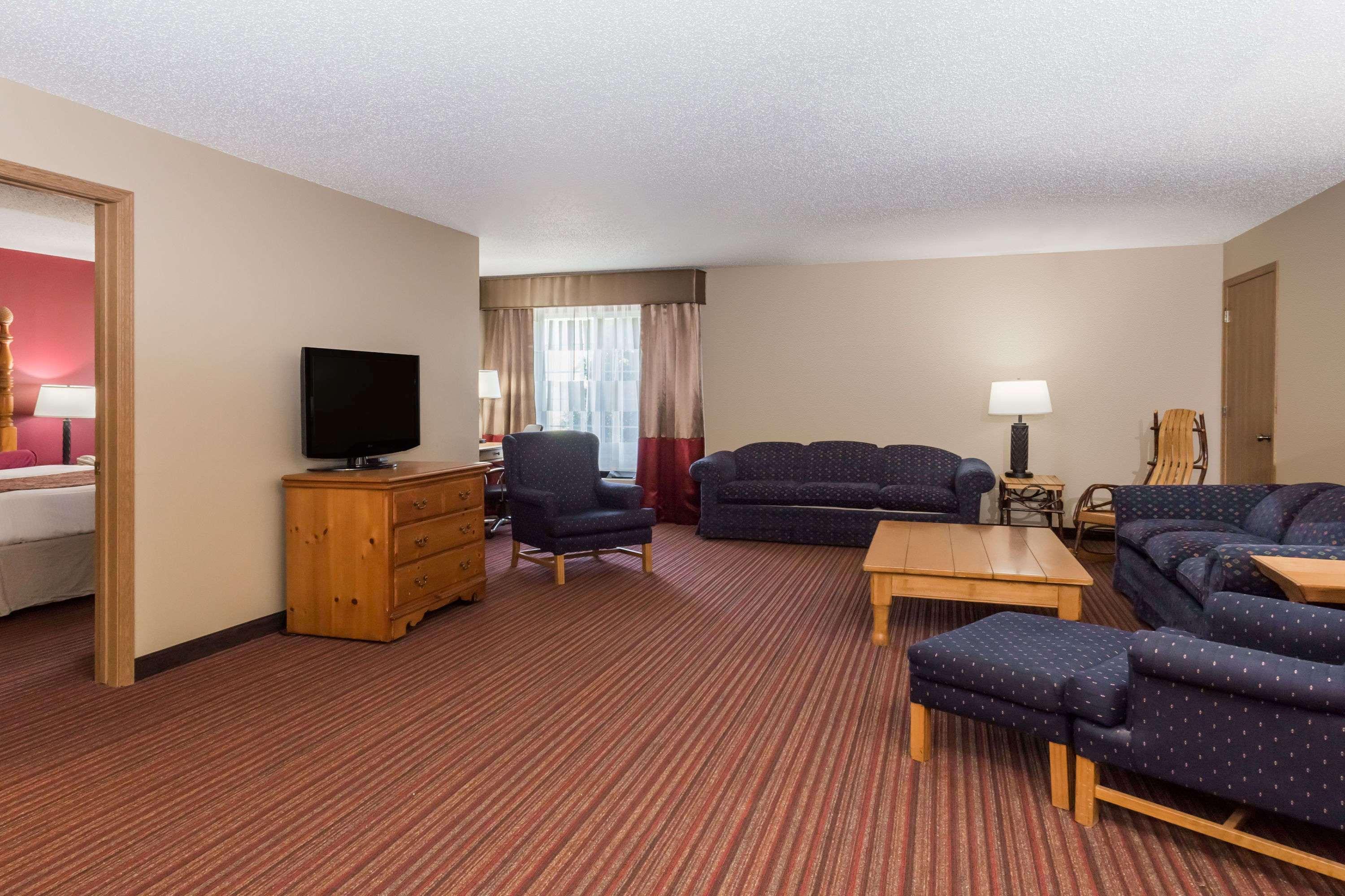 Baymont By Wyndham Mequon Milwaukee Area Hotel Exterior foto