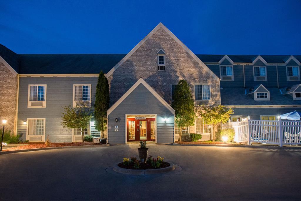 Baymont By Wyndham Mequon Milwaukee Area Hotel Exterior foto